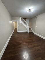 Building Photo - 554 Walnut St