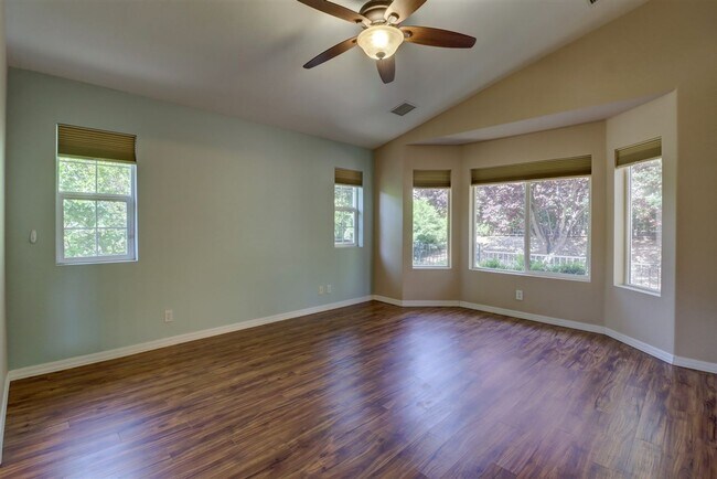 Building Photo - Rent this beautiful 2 Bedroom 2 Bath in The Cottages at Prescott Lakes!