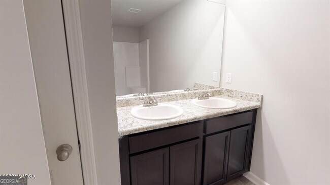 Building Photo - 178 Goodall Woods Dr