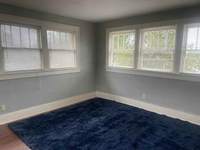 Building Photo - 223 S Phoenix Ave