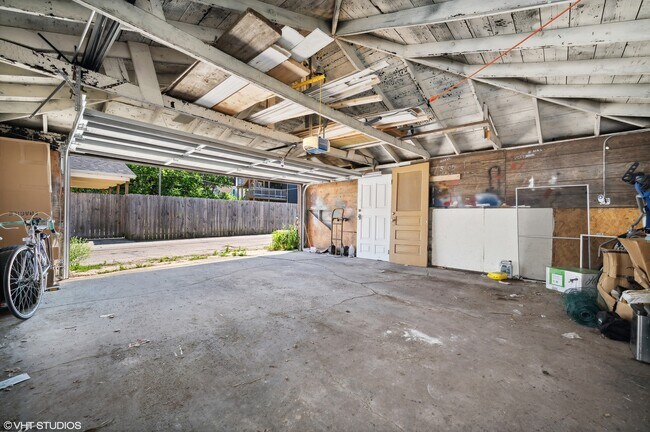Garage - 3423 W Cortland St