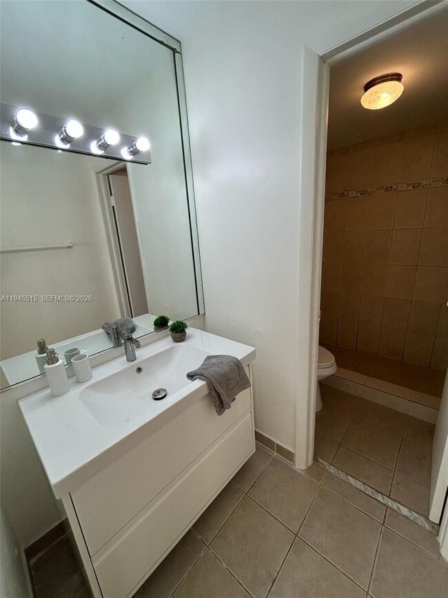 Building Photo - 16508 NE 26th Ave