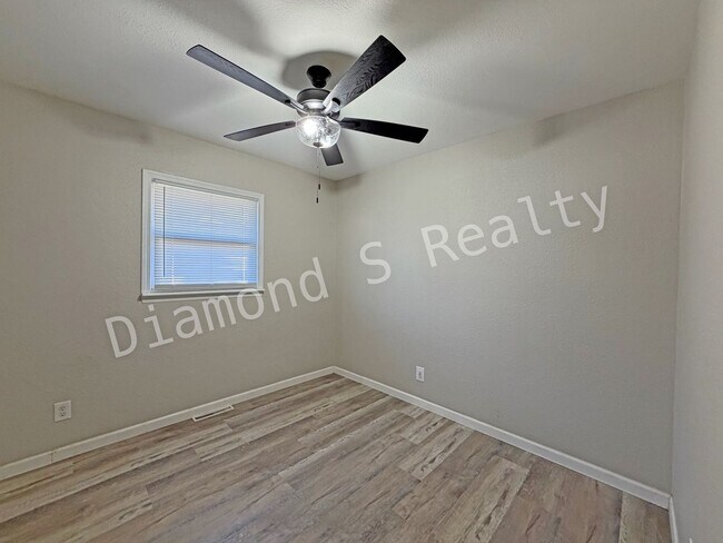 Building Photo - Charming 3 Bedroom Home with HUGE Shop!