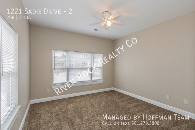 Building Photo - 1221 Sadie Dr