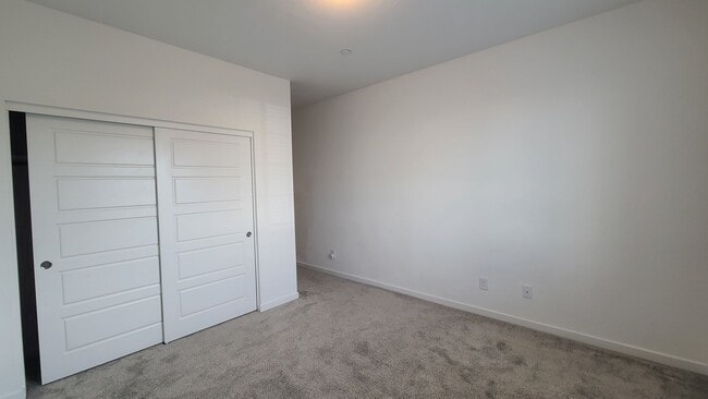 Building Photo - 3 Bedroom 2.5 Bath Townhouse