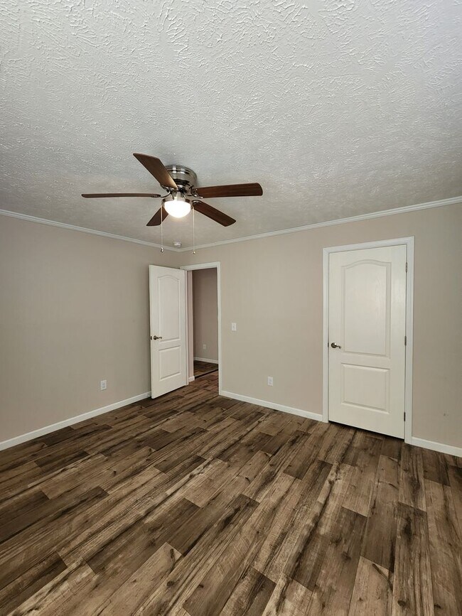 Building Photo - 312 McLean Heights Ct