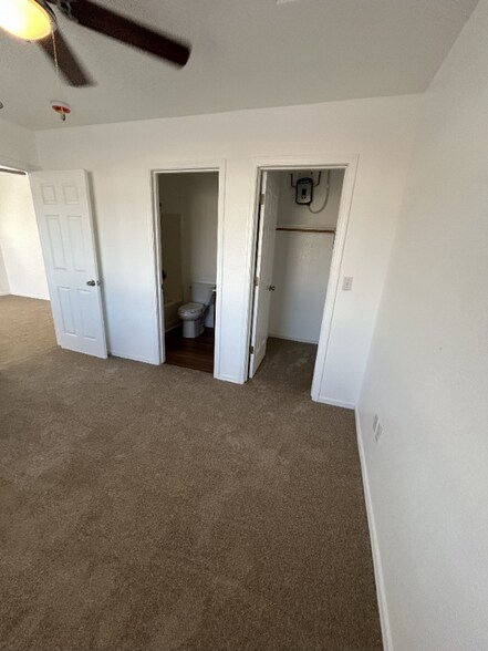 Building Photo - 1584 E Courtney Pl