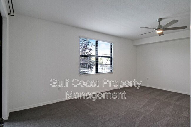 Building Photo - 5703 N Honore Ave