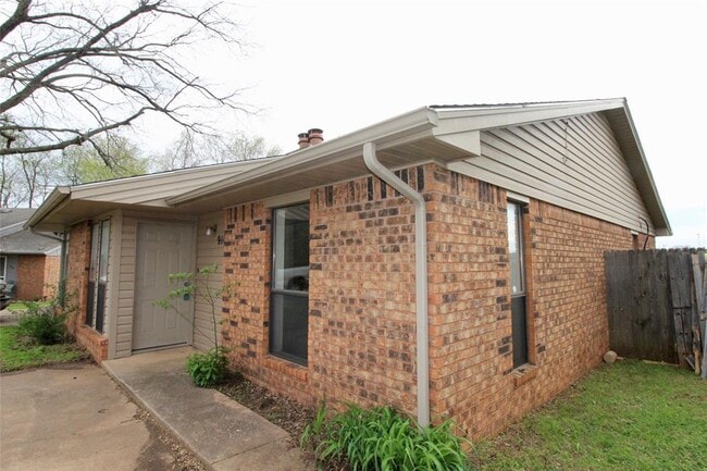 Building Photo - 910 Aspen Ct