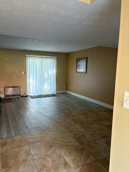 Living Area - 526 East Ave