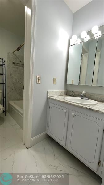 Building Photo - 6443 Bay Club Dr