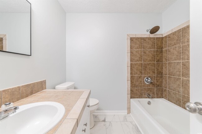 Building Photo - 1401 Twin Oaks Dr