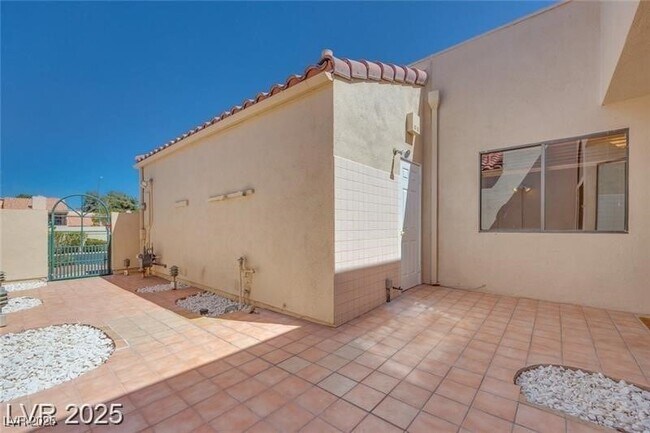 Building Photo - 2723 Seabridge Dr