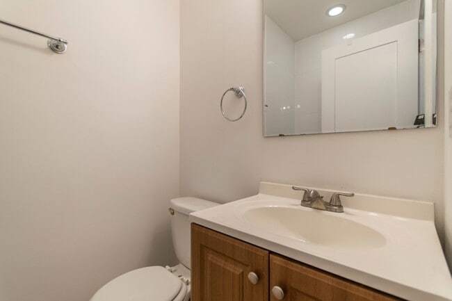 Building Photo - 1632 N Sydenham St