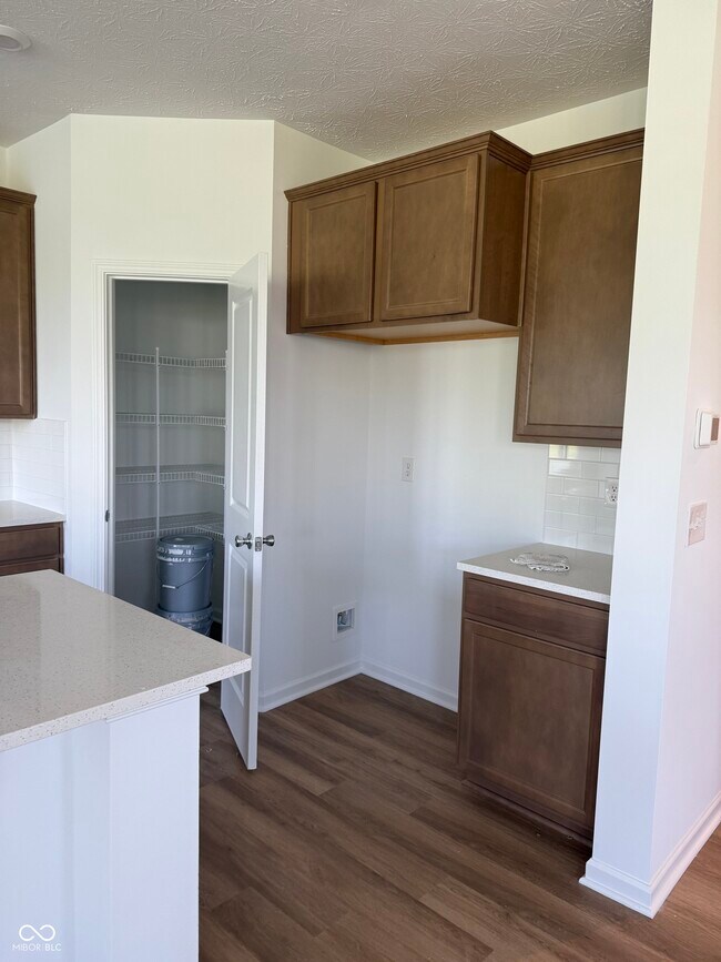 Building Photo - 15941 Tharp Wds Dr
