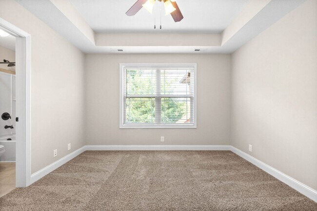 Building Photo - Pet Friendly Three Bedroom!