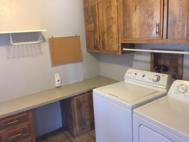 Building Photo - ***2 BEDROOM/2 BATHROOM IN PRESCOTT VALLEY***