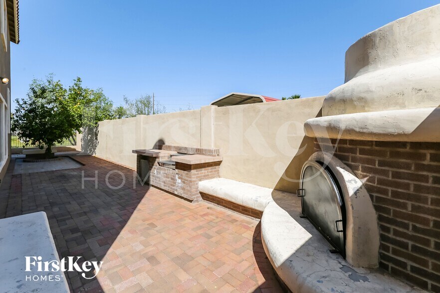 Building Photo - 7803 S 5th Dr