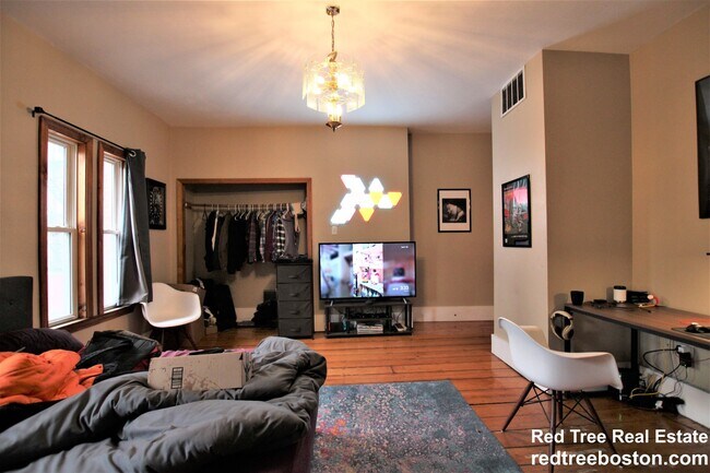 Building Photo - 8 Sewall St