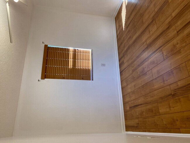 Building Photo - 5344 Elwood Rd