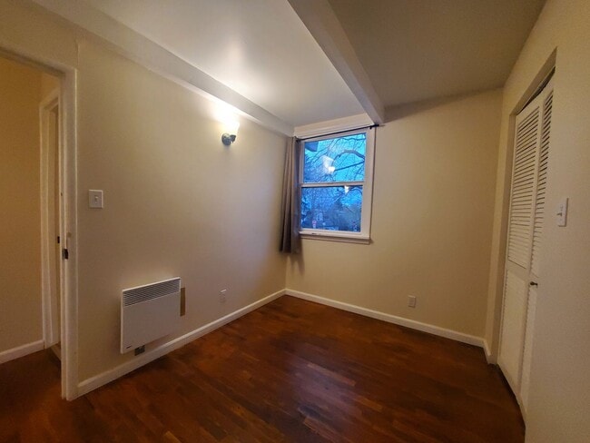 Building Photo - Apartment Availabile, near Children's Hospital and University of Washington