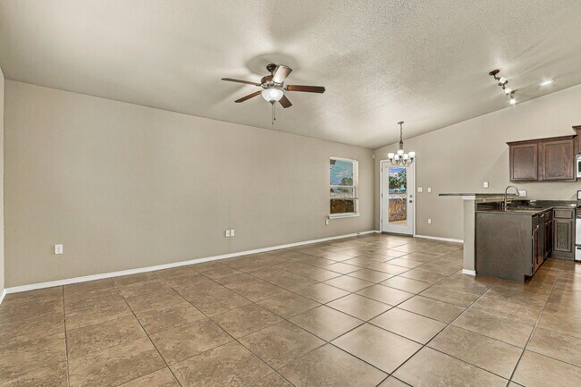 Building Photo - 14352 S Cave Ave