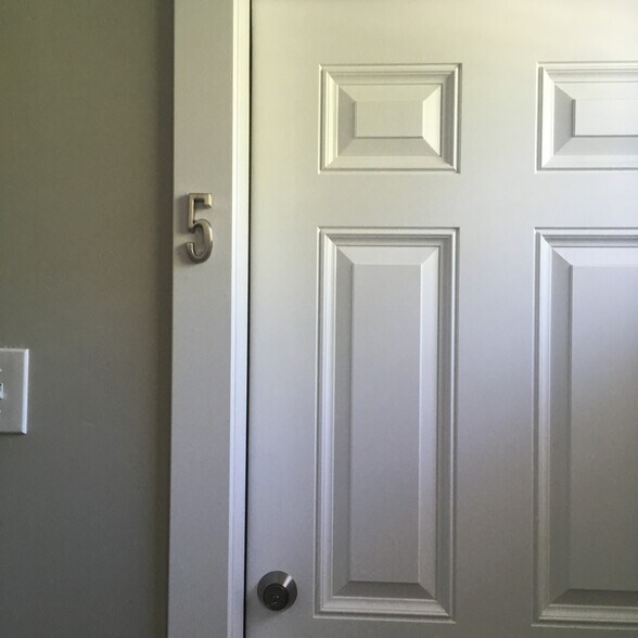 Primary Photo - 301 N. Almond Street #5