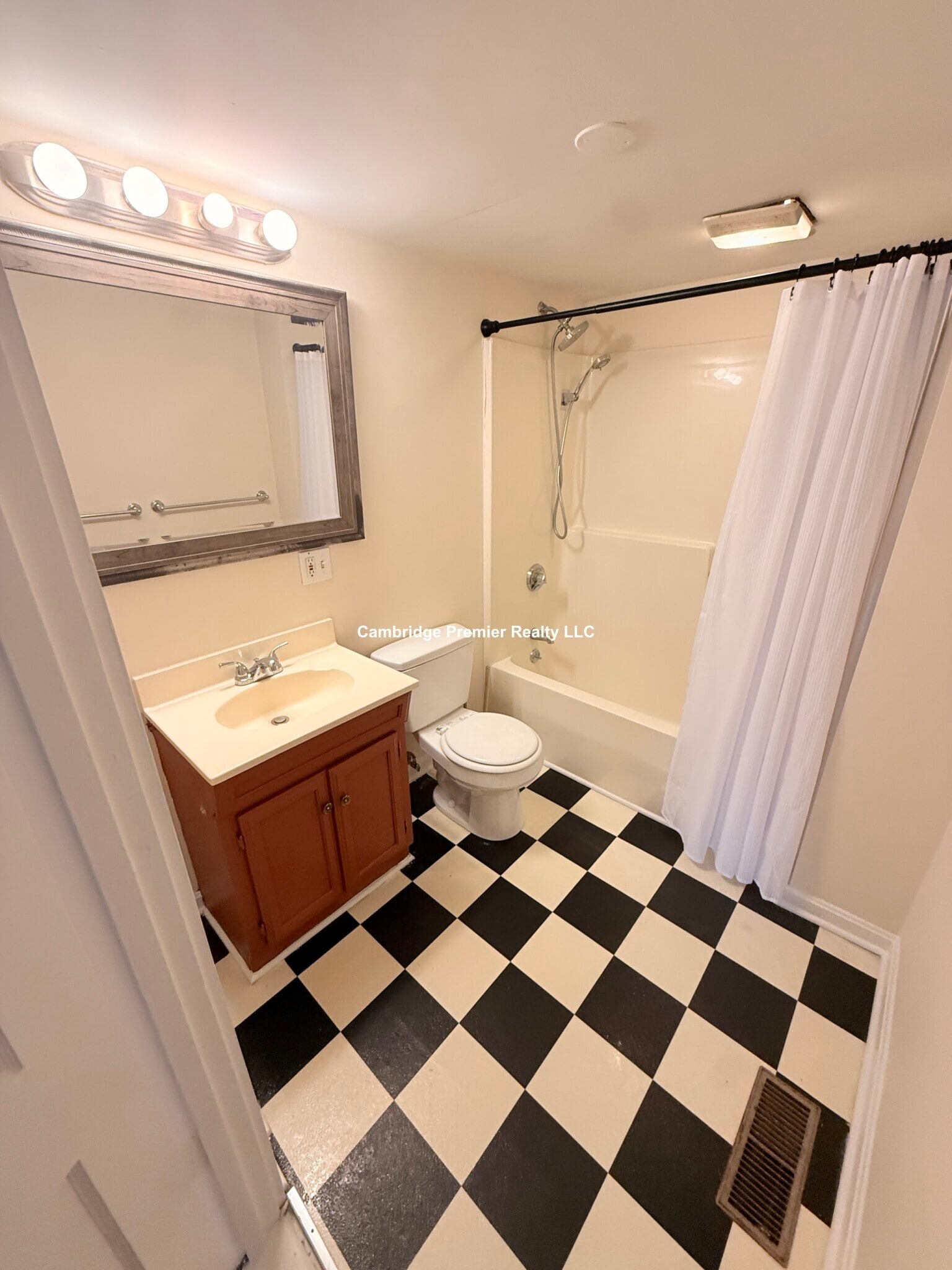 Building Photo - 199 Mount Auburn St