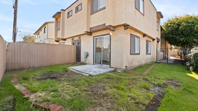 Building Photo - Chula Vista - Two Weeks FREE Renovated 2 bed /1.5 bath Two-Story Townhome w/ Private Yard