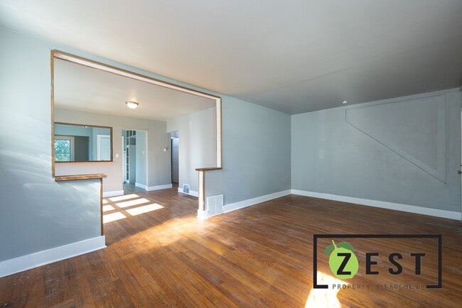 Building Photo - 5235 Haverhill St
