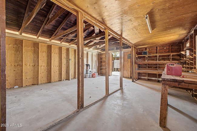 Building Photo - 828 W Central Ave