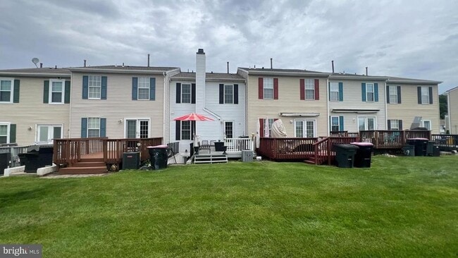 Building Photo - 33 Pinehurst Ct