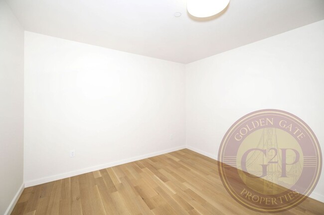 Building Photo - Mission - 2 BR, 2 BA Condo 1,322 Sq. Ft. -...