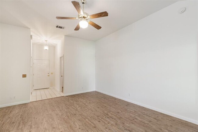 Building Photo - 13806 Greinert Dr