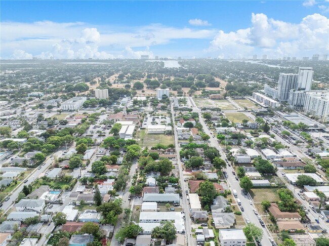 Building Photo - 1946 Pierce St