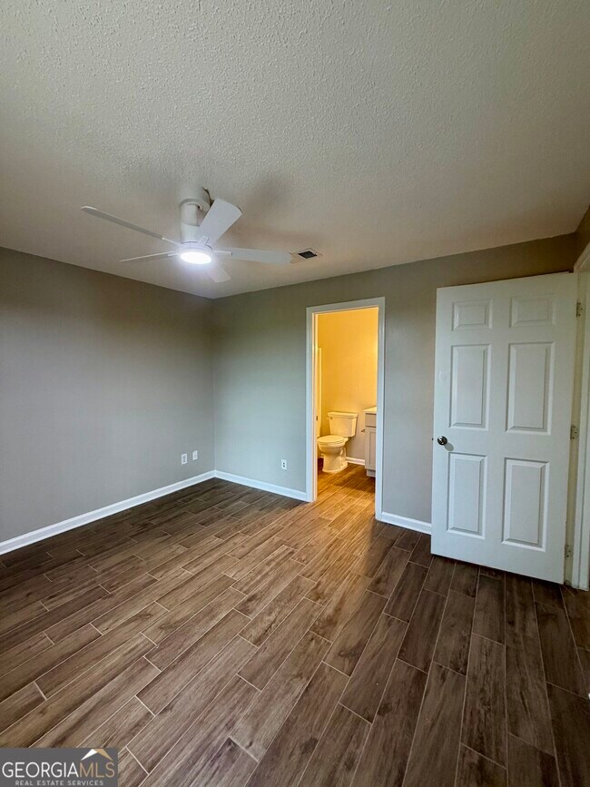 Building Photo - 438 Admiral's Walk Dr