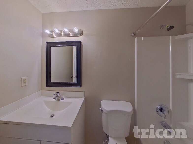 Building Photo - 2821 Honey Bear Ct