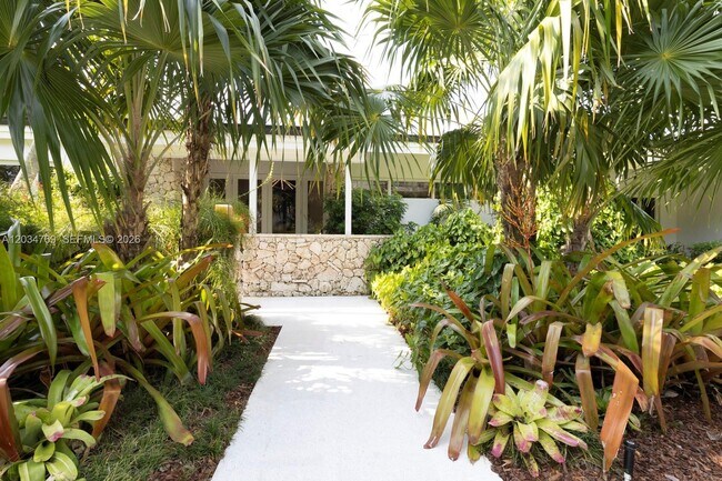 Building Photo - 5780 Las Palmas Dr
