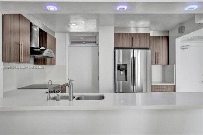 Building Photo - 6450 Collins Ave