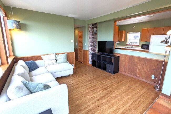 Building Photo - 3022 Federal Ave