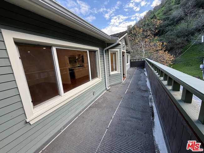 Building Photo - 2232 Laurel Canyon Blvd