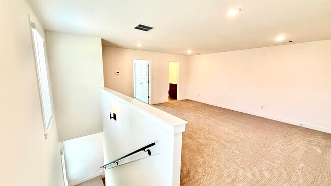 Building Photo - 5695 Pleasant Pk Pl