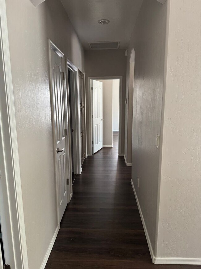 Building Photo - Charming 3 Bedroom 2 Bathroom With Den Hom...