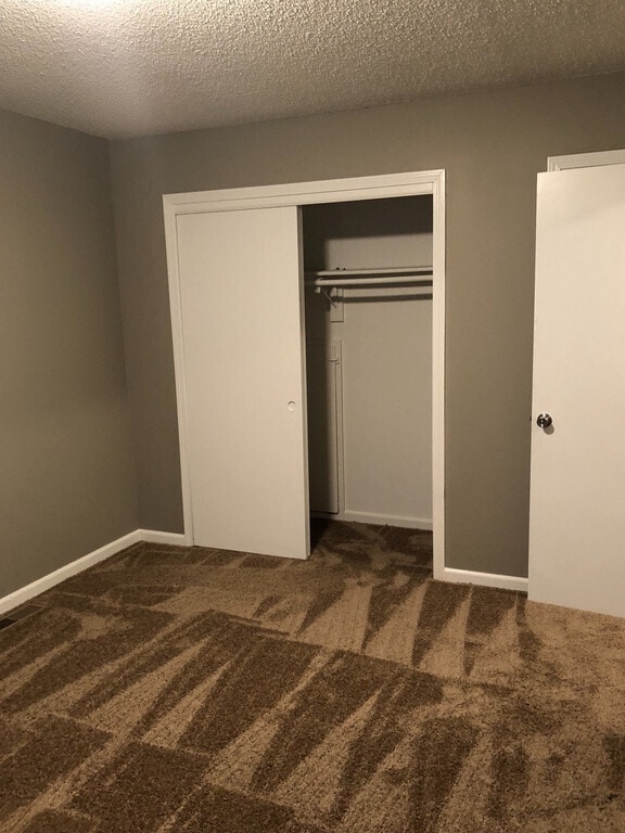 Building Photo - Amazing Overland Park Duplex-Available in ...