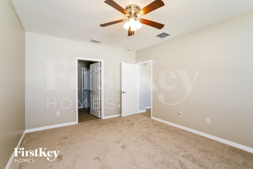 Building Photo - 1402 NW Juanita Pl
