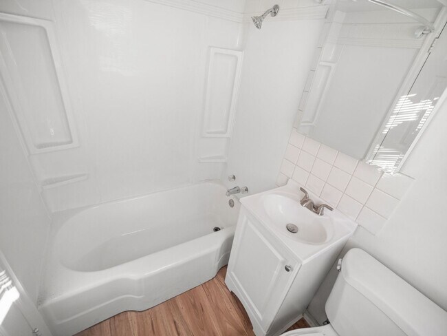 Building Photo - LOWER SOUTH HILL ONE BEDROOM CLOSE TO HUCKLEBERRY MARKET