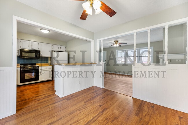 Building Photo - 605 S Kessler St