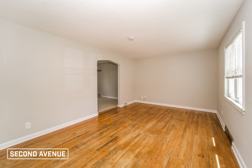 Building Photo - 945 Sunglow St