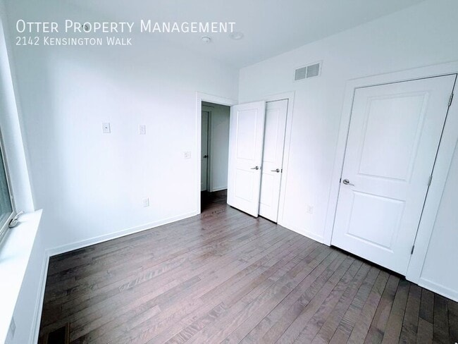 Building Photo - 2142 Kensington Walk