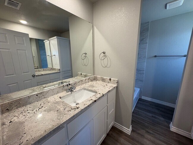 Building Photo - 2109 Wildewood-A